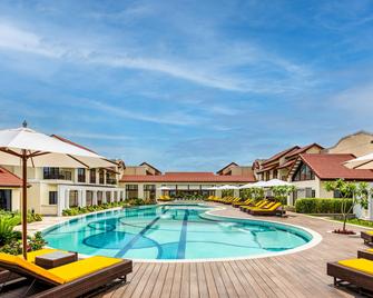 Fairfield by Marriott Goa Benaulim - Бенаулім - Басейн