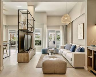 Mett Hotel & Beach Resort Marbella Estepona - Estepona - Living room