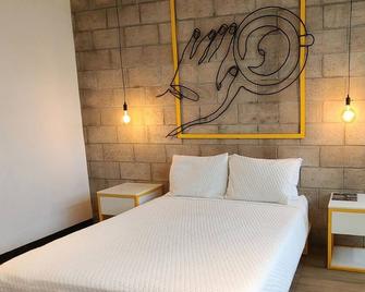 Bourbon Hostal - Apaneca - Habitación