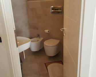 Aparthotel All'Orologio - Peschiera del Garda - Bathroom