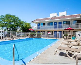 Motel 6 Pueblo I-25 - Pueblo - Pool