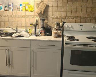 Cozy Bl1 Bedroom Basment In Newmarket All Amenities + Playstation 4 & Netflix - Newmarket - Küche