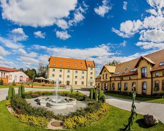 Zamek Topacz - Wroclaw - Building