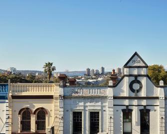 Oxford House - Sydney - Building