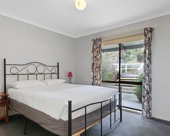 100 on Myer - Lakes Entrance - Спальня
