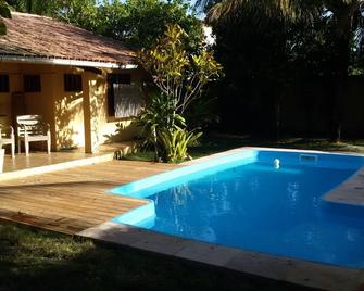 Beautiful house with large balconies and pool, 150 meters from the beach - Porto Seguro - Piscina