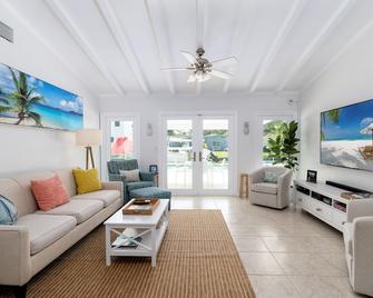 Heated Pool/ Spa + Cable Tv! Centrally Located..Beach+dwtn Ftl+hard Rock Casino - Fort Lauderdale - Soggiorno