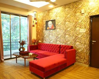 Mani Hotel And Restaurant - Shirdi - Wohnzimmer