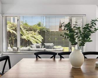 Kaleido Nook Enchanting 3BR Magic on Rugby Street - Christchurch - Comedor