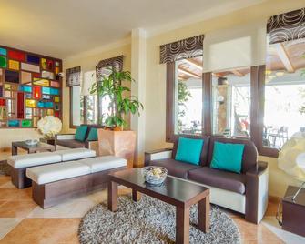 Hotel Ses Puntetes - Cala d'Or - Wohnzimmer