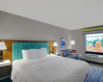 Hampton Inn Utica - Utica - Bedroom