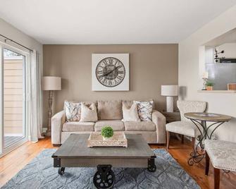 Riverfront 786 - Nashville - Living room