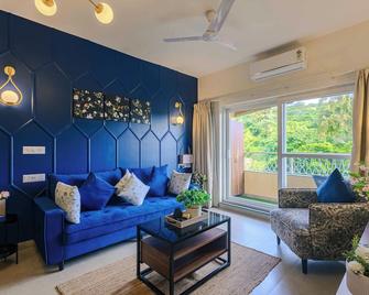 Alaya Stays 1 Bhk With Balcony & Pool - Veera Marina - Candolim - Living room