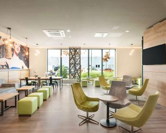 Super 8 by Wyndham Munich City North - Μόναχο - Σαλόνι