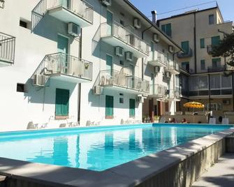 B&B Promenade Hotel Simple - Milano Marittima - Pool