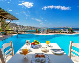 Paradision Hotel - Tourlos - Piscina