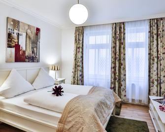 Hotel Laterne - Baden-Baden - Bedroom