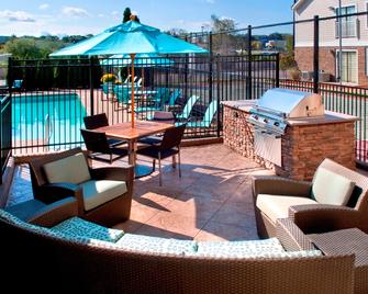 Residence Inn by Marriott Boston North Shore/Danvers - Danvers - Patio