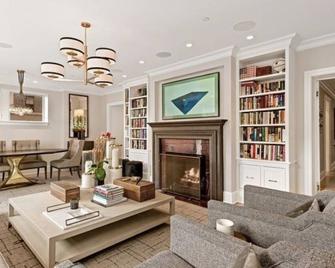 Stylish-Local-Comfy-Safe / 5 Night Min. Stay - Chicago - Lounge