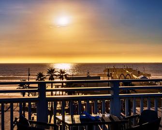Inn at the Pier Pismo Beach, Curio Collection by Hilton - Pismo Beach - Balkón