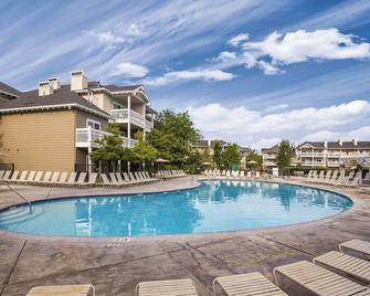 Awesome summers and gorgeous winters! - Windsor - Pool