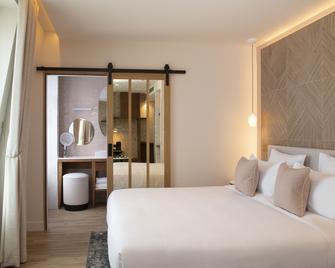 Hotel Des Champs Elysees - Paris - Bedroom