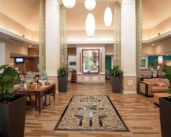 Hilton Garden Inn Redding - Redding - Lobby
