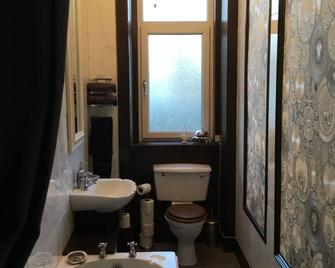 Two Bedroom Victorian Flat in the Centre of Port Glasgow Close to all Amenities - Port Glasgow - Bad