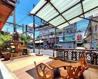 Traveller Inn Hotel - Chiang Mai - Patio