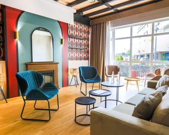 ibis Saint-Étienne - La Terrasse - Saint-Etienne-de-Valoux - Living room