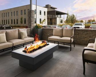 Holiday Inn Express & Suites - Portland Airport - Cascade Stn, An IHG Hotel - Portland - Balcón