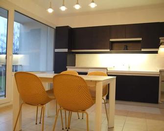 Quiet two-rooms apartment, 5 minutes from Annecy and 10 minutes from the lake - Annecy - Salle à manger