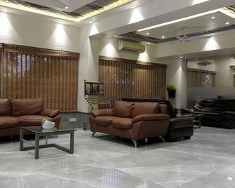 Hotel Sai Miracle - Shirdi - Lobby