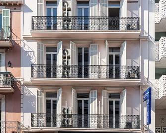 Modern Waikiki Hotel - Cannes - Building