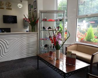 Clapham South Dudley Hotel - London - Front desk