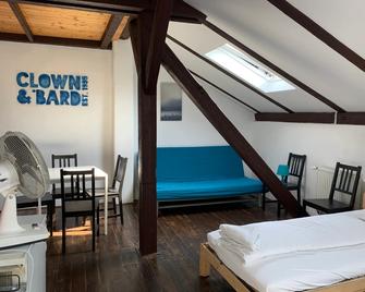 Clown And Bard Hostel - Prague - Bedroom