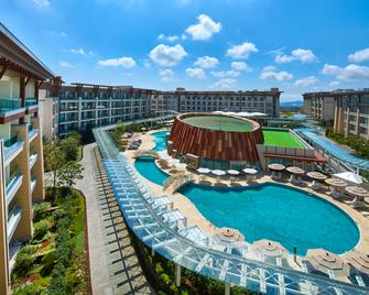 Marriott Jeju Shinhwa World Hotels & Resorts - Seogwipo - Pool