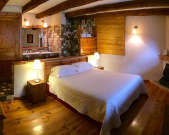 La Ferme De Soulan - Saint-Lary-Soulan - Bedroom