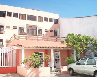 Pousada Cavaleiros - Macaé - Building