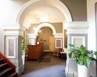 1831 Boutique Hotel - Sydney - Front desk