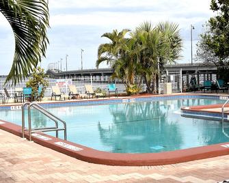 Punta Gorda Waterfront Hotel - Punta Gorda - Pool
