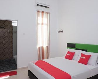OYO 90005 DC Villa Guest House - Kuala Rompin - Camera da letto